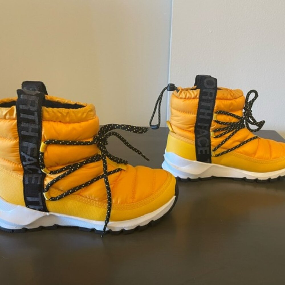 The North Face Women’s Size 6 Thermal all Lace Up Puffer Style Boots EUC.
